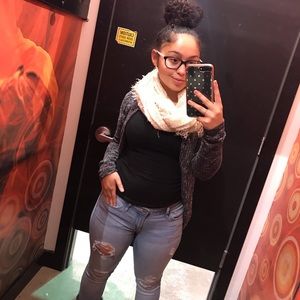 Meet your Posher, Julia